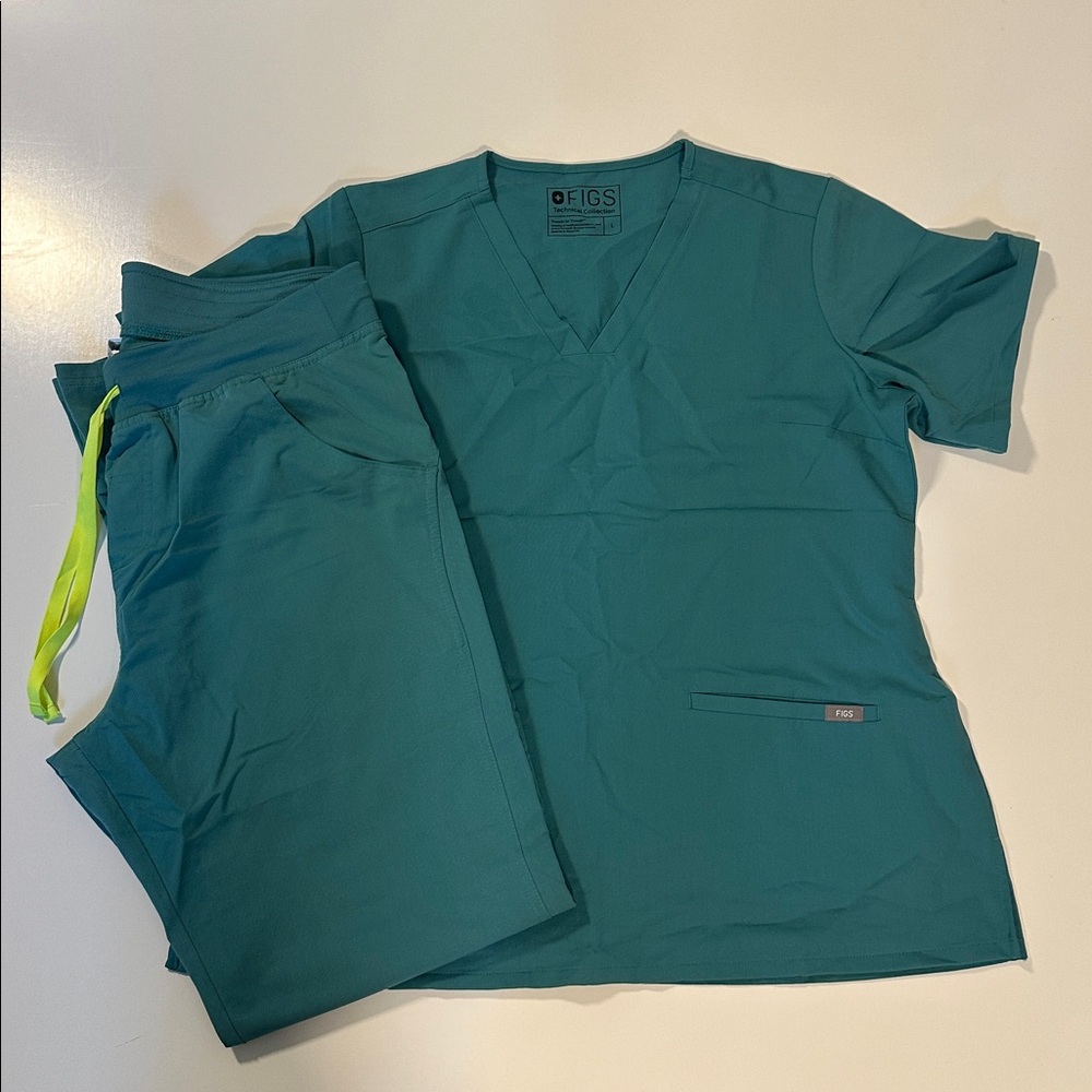 Figs Women's Marine L/T scrubs
